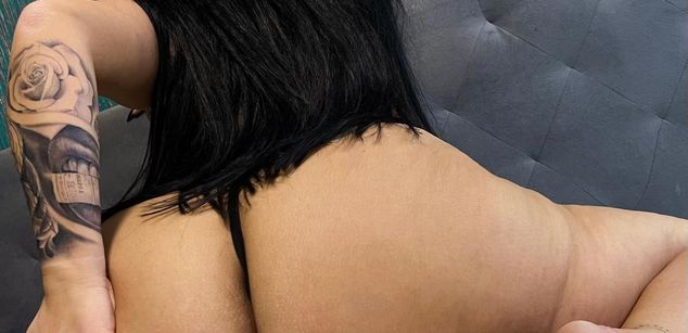 Model - Jessie brunette