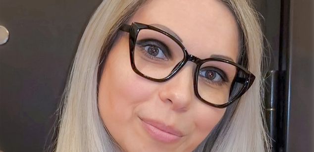 Model - Goddess Barbie Femdom Hottie joi