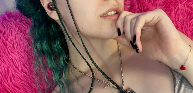 Model - igotuscookies petite