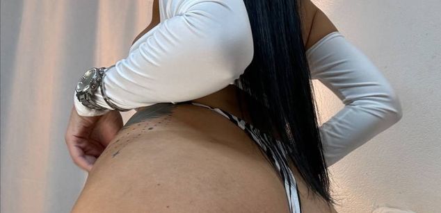 Model - kimberry brunette