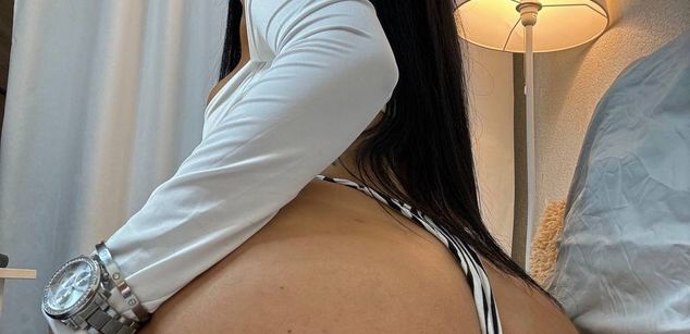 Model - kimberry brunette