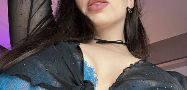 Model - Luna Night feet