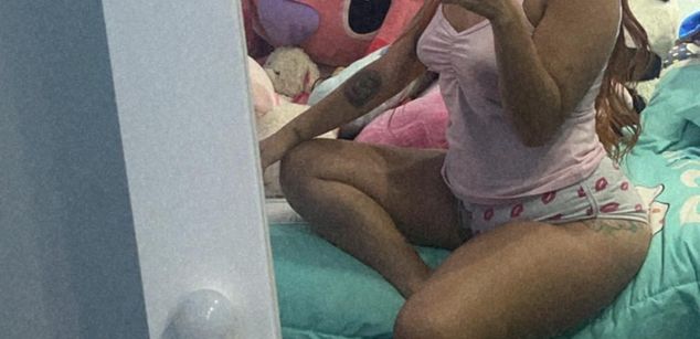 Model - LorenMclevie deepthoat