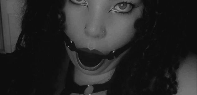 Model - VoluptuousVictoria young