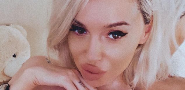 Model - JackieM shaved