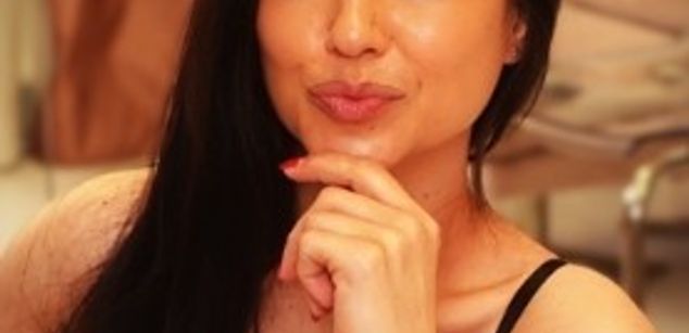 Model - OliviaSway kinky