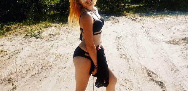 Model - NotBoringGirl insimplicity