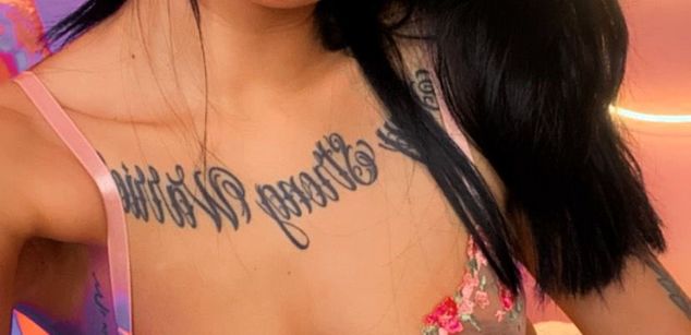 Model - Juana Green squirt