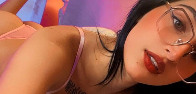 Model - Juana Green squirt