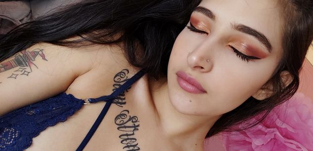 Model - Juana Green squirt