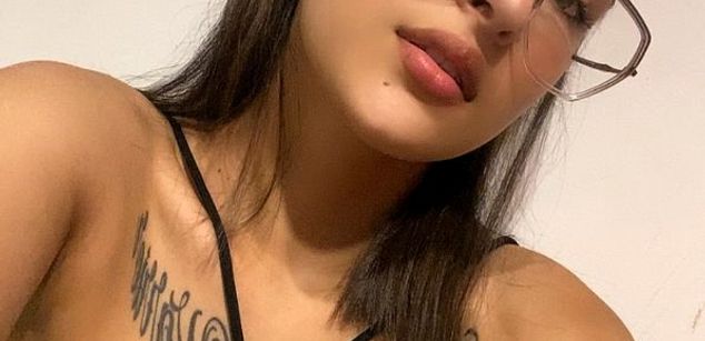 Model - Juana Green squirt