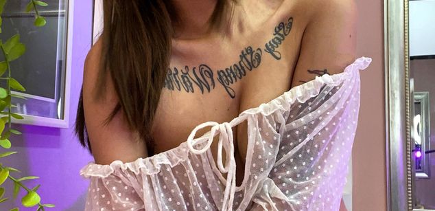 Model - Juana Green squirt