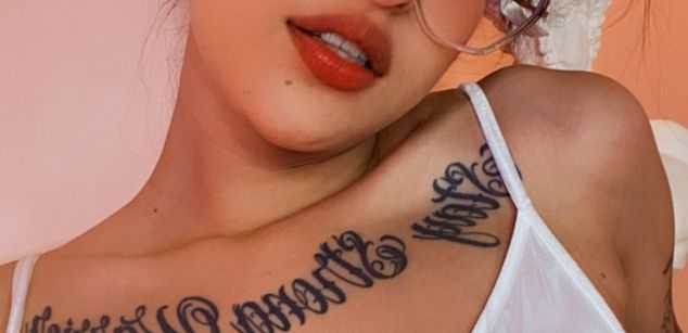 Model - Juana Green squirt