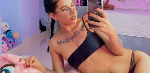 Model - Juana Green squirt