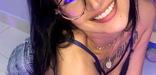 Model - Juana Green squirt