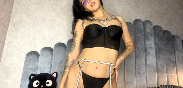 Model - Juana Green squirt