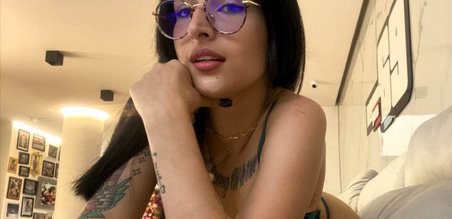 Model - Juana Green squirt