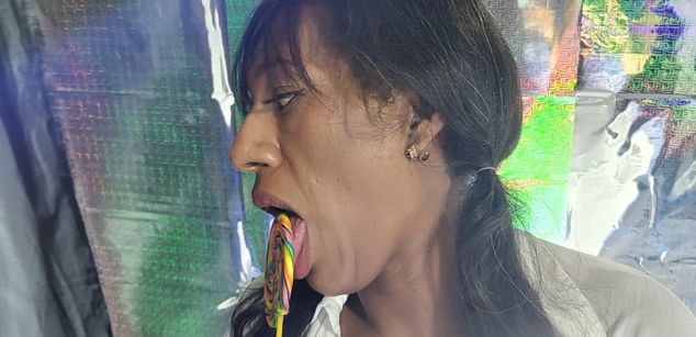 Model - kristalLawren01 Ebony