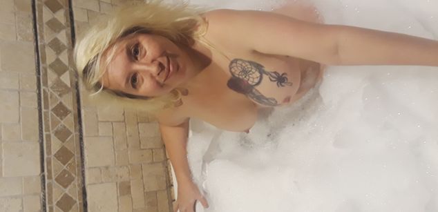 Model - Diane Callaway cuckold