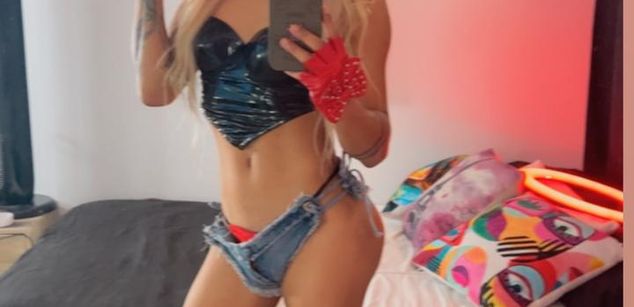 Model - victoria walton Trans