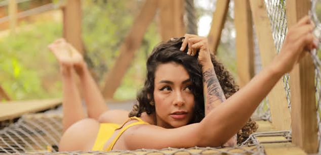 Model - EllaRose squirt