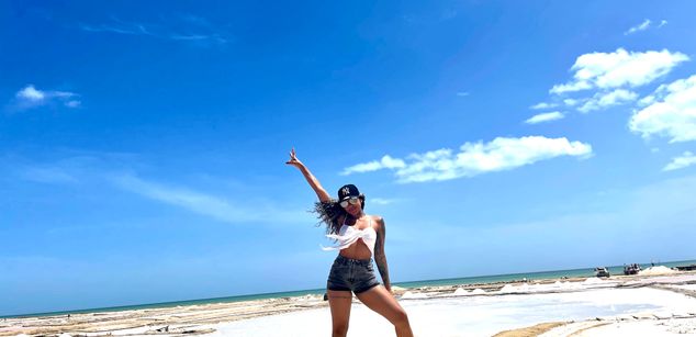 Model - EllaRose squirt