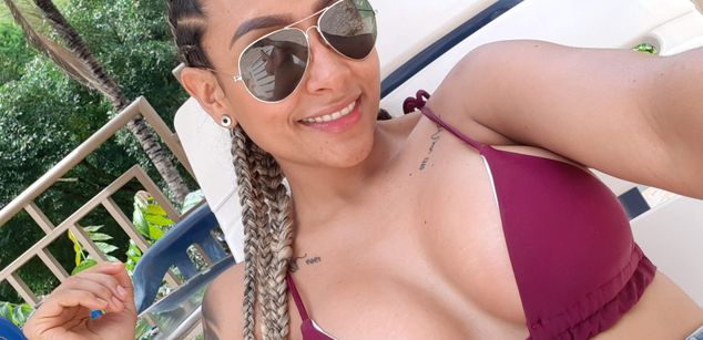 Model - EllaRose squirt