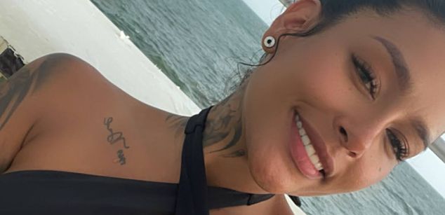 Model - EllaRose squirt