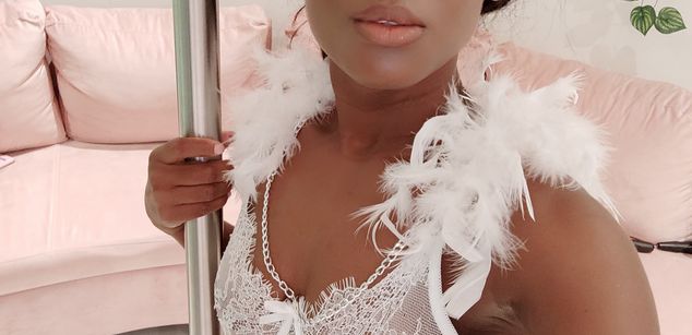 Model - Melanie Williams bigass