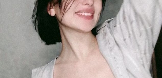 Model - LucyGoldi joi