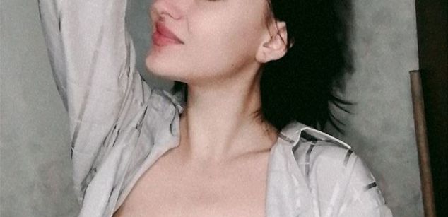 Model - LucyGoldi joi