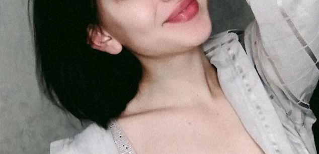 Model - LucyGoldi joi