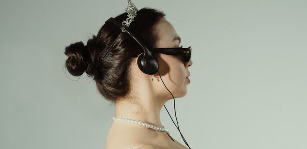 Model - Luna Night feet