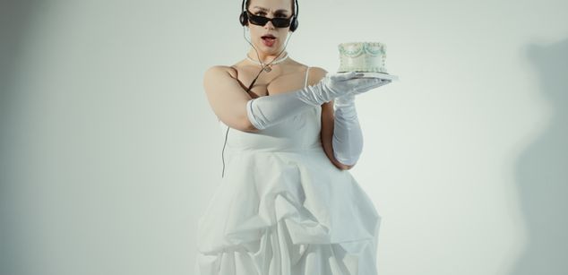 Model - Luna Night feet