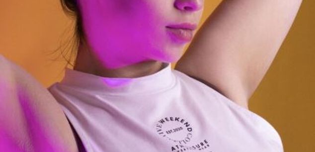 Model - Luna Night feet