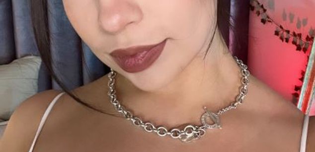 Model - Luna Night feet