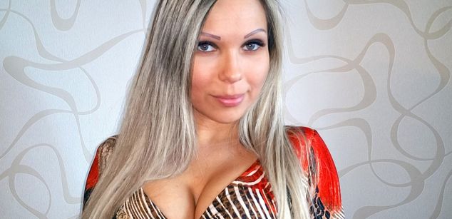 Model - Goddess Barbie Femdom Hottie joi