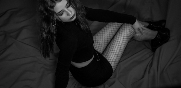 Model - Bellatrix Black horny