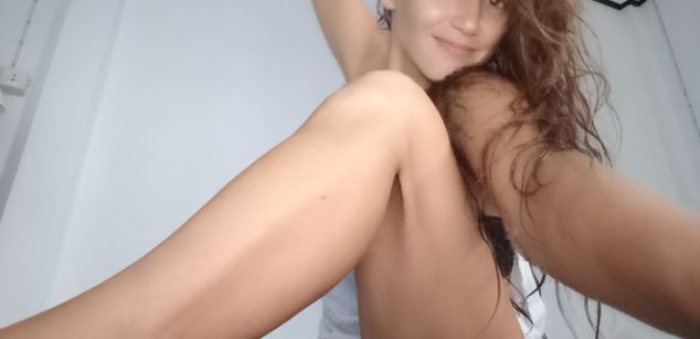 Model - Elaya elegant