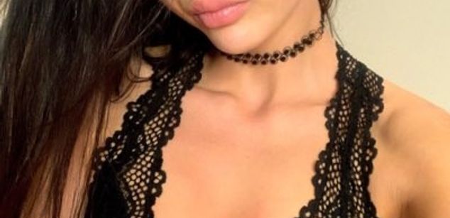 Model - Dreamy Alice feet