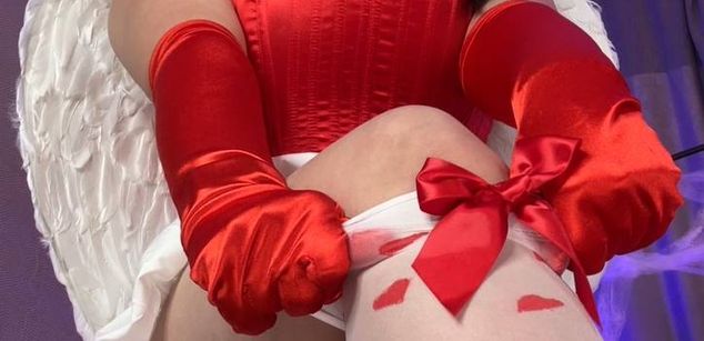 Model - Luna Night feet