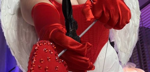 Model - Luna Night feet