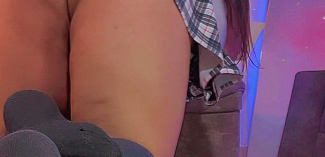 Model - Swtt_Kim feet