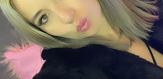 Model - Nicky hairyarmpit