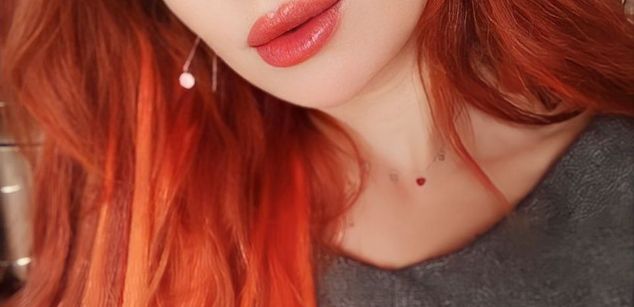 Model - RebeccaGloss shaved