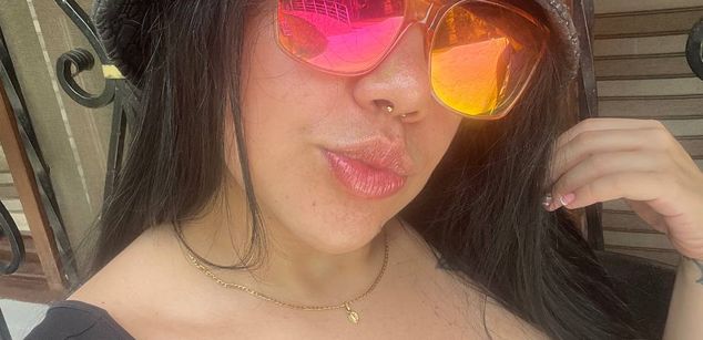 Model - dreabusty hairy