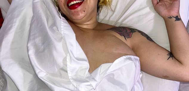 Model - dreabusty hairy