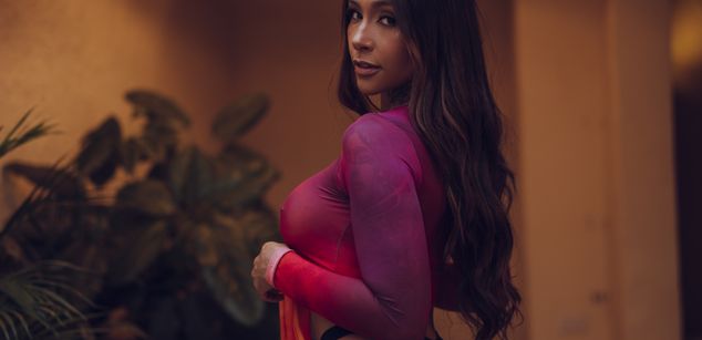 Model - EllaRose squirt