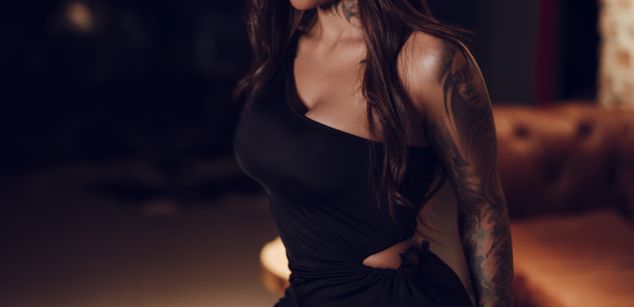 Model - EllaRose squirt