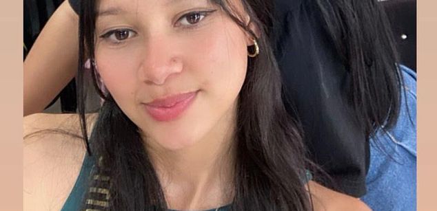 Model - Selena Noir 18